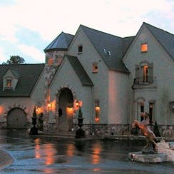 Arrowhead Manor Inn Bed & Breakfast & Event Center logo